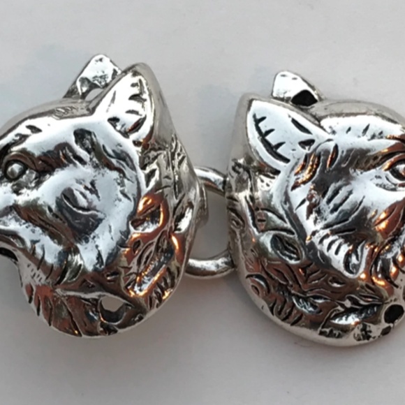 silver wolf cloak clasp - Picture 3 of 5